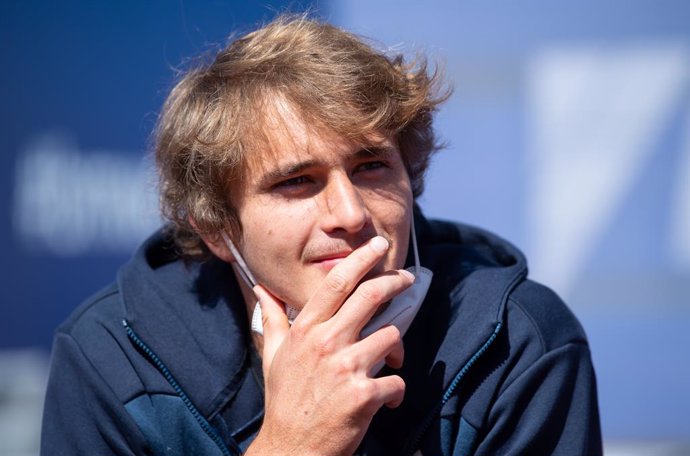 23 April 2021, Bavaria, Munich: German tennis player Alexander Zverev poses for a picture during a training session ahead of the Bavarian International Tennis Championships, scheduled to take place from 24 April until 02 May 2021. Photo: Sven Hoppe/dpa