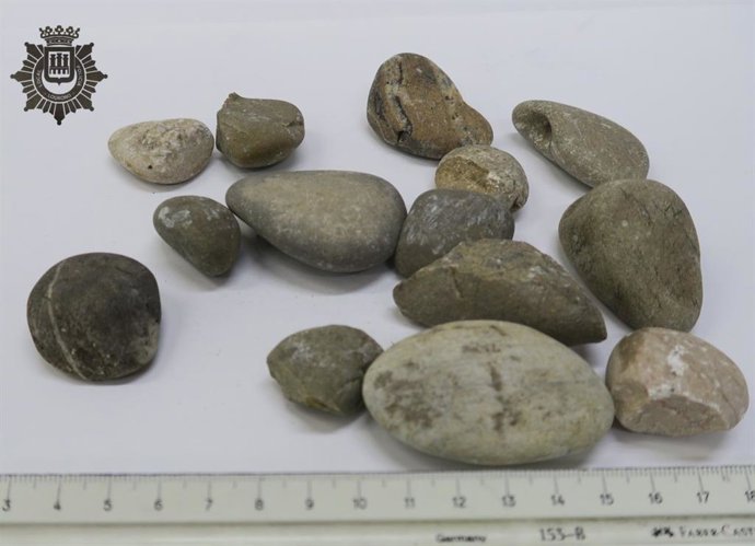 La Policía Local detiene a una joven por lanzar piedras a los vehículos que circulaban por la LO-20 desde uno de los puentes sobre el barrio de Cascajos