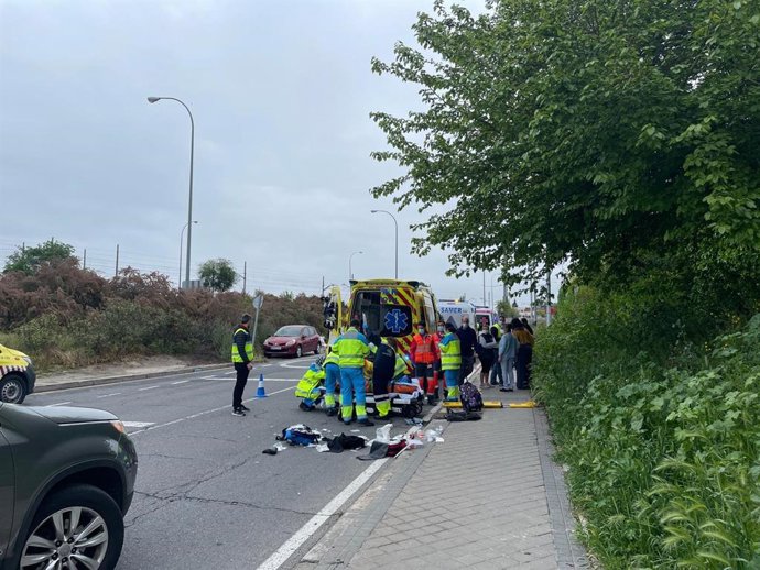 Un coche arrolla a tres personas mientras cruzaban un paso de cebra en Las Rozas