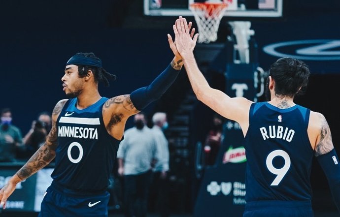 Archivo - Russell y Ricky Rubio celebran la victoria de Minnesota Timberwolves