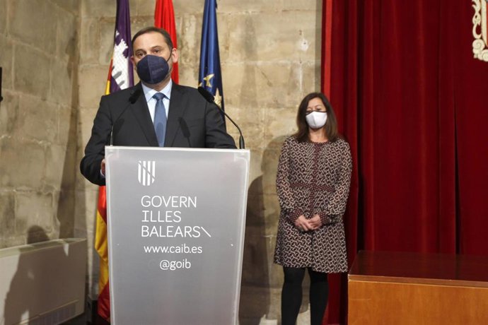 Archivo - El ministro de Transportes, Movilidad y Agenda Urbana, José Luis Ábalos, en el Consolat de Mar. 