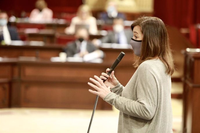Archivo - La presidenta del Govern balear, Francina Armengol, durante una intervención en el Parlament.