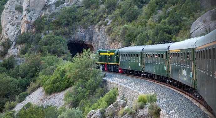 Tren dels Llacs une Lleida y La Pobla de Segur.