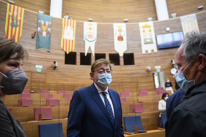 El presidente de la Comunidad Valenciana, Ximo Puig, durante el acto institucional por el Día de les Corts Valencianes, a 25 de abril de 2021, en Valencia, Comunidad Valenciana (España). Durante este acto, les Corts han entregado distinciones a la Funda