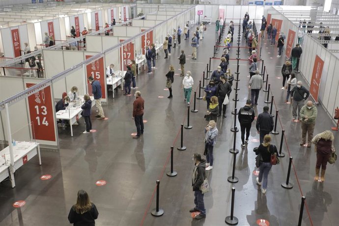 Primer día de vacunación masiva en las Artes y las Ciencias