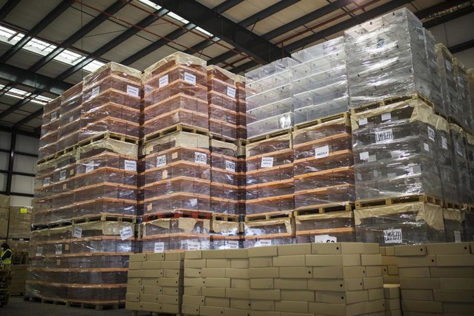 Material logístico destinado a la jornada electoral del próximo 4 de mayo, a 27 de abril de 2021, en el Polígono Industrial de La Garena, en Alcalá de Henares, Madrid, (España). 