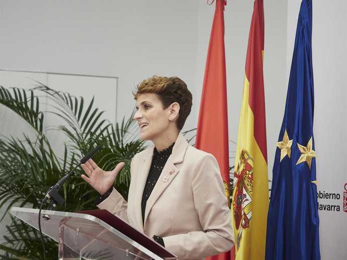Archivo - La presidenta del Gobierno de Navarra, María Chivite interviene en el Palacio de Gobierno de Navarra, Pamplona, Navarra (España), a 5 de marzo de 2021. Durante la visita de la ministra de Asuntos Exteriores, Unión Europea y Cooperación han man