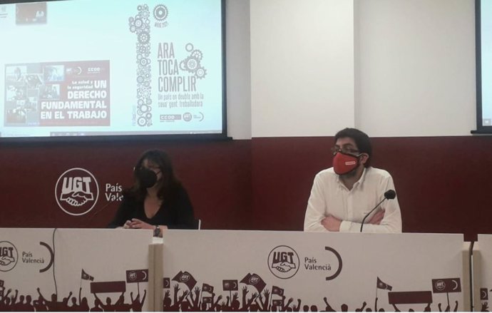 La Vicesecretaria General Y De Salud Laboral Medioambiente Y Cooperación De UGT-PV, Marisa Baena, Y El Secretario De Acción Sindical, Salud Laboral Y Medioambiente De CCOO-PV, Daniel Patiño.