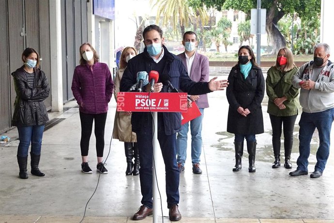 El portavoz municipal del PSOE en Málaga, Daniel Pérez, en rueda de prensa