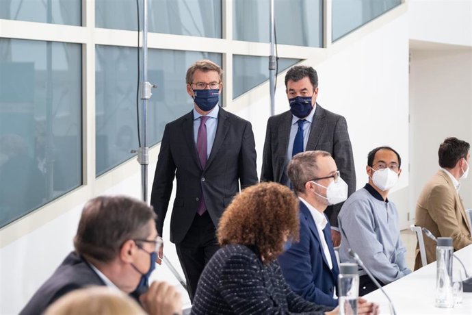 El presidente de la Xunta y el conselleiro de Educación reciben a los seis primeros científicos del Programa de captación de talento