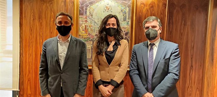 La presidenta de la Cámara de Barcelona, Mnica Roca; el presidente de Barcelona Oberta, Gabriel Jené y el director de la Cámara, Xavier Carbonell.