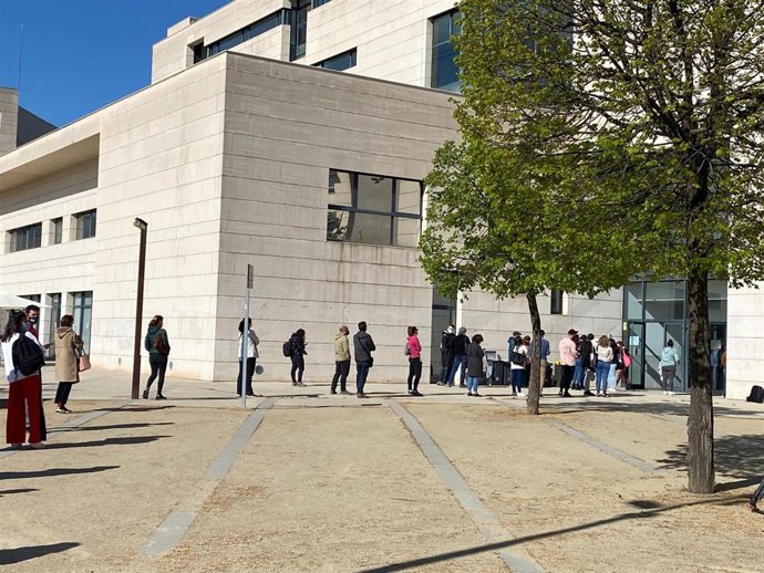 Colas en el campus de Cappont de la UdL para la realización de pruebas diagnósticas del Covid-19