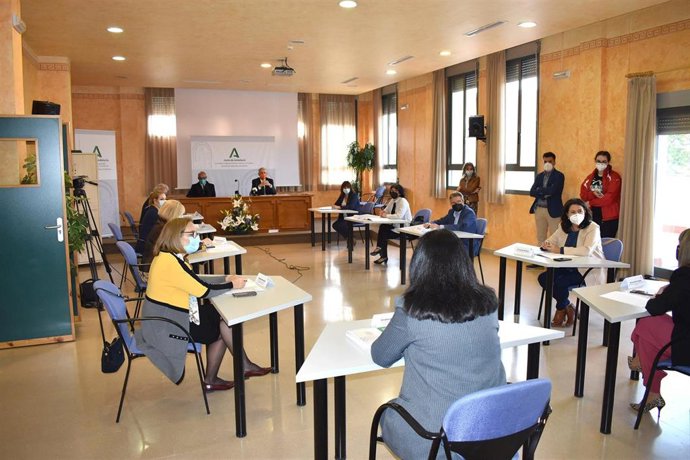 Convenio para atención a menores en riesgo de exclusión social