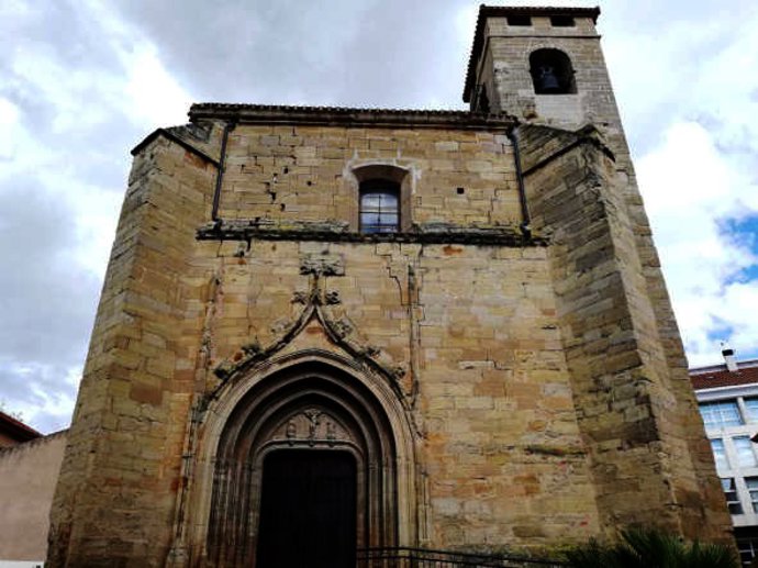 La restauración de la fachada y la portada de la iglesia de la Asunción de Villamediana comenzará en junio, con una inversión de 37.200 euros
