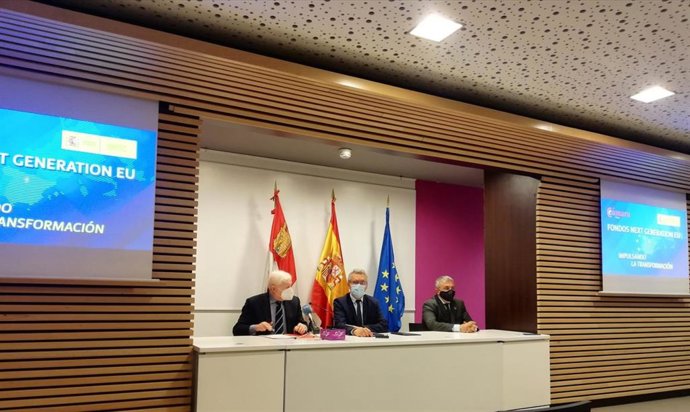Antonio Miguel Méndez Pozo, presidente de la Cámara de Comercio de Burgos, Javier Izquierdo, delegado del Gobierno CyL; y Pedro de la Fuente, subdelegado del Gobierno.