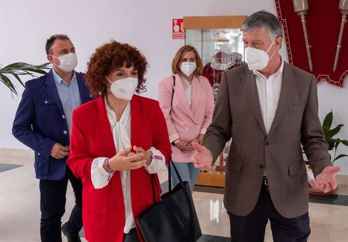 La presidenta de la Diputación de Huelva, María Eugenia Limón, visita Palos de la Frontera.