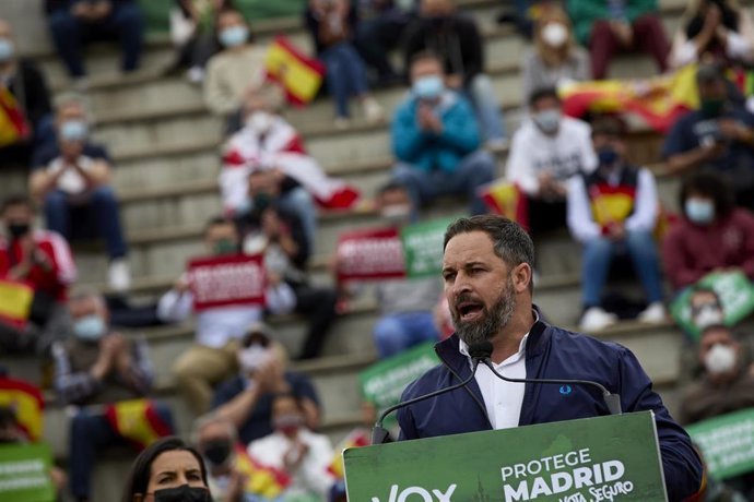 El presidente de Vox, Santiago Abascal, durante un acto electoral en la Plaza de Toros de San Sebastián de los Reyes