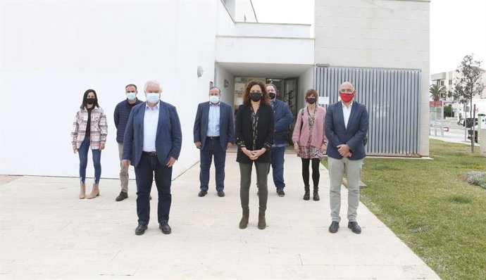 La presidenta Cladera y el conseller insular Andreu Serra se reúnen con el alcalde de Santa Margalida y con el Consjeo Asesor de Turismo del municipio.