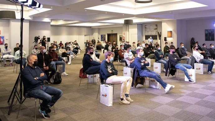 Los futbolistas piden contrato profesional y salario mínimo para la nueva Primera RFEF.