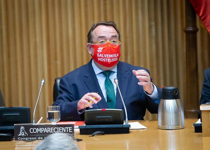 El presidente de Hostelería de España, José Luis Yzuel, en la Comisión de Industria en el Congreso de los Diputados