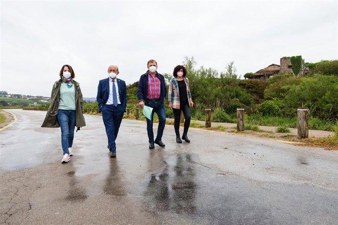 El consejero de Industria, Turismo, Innovación, Transporte y Comercio, Javier López Marcano, realiza una visita institucional al municipio.