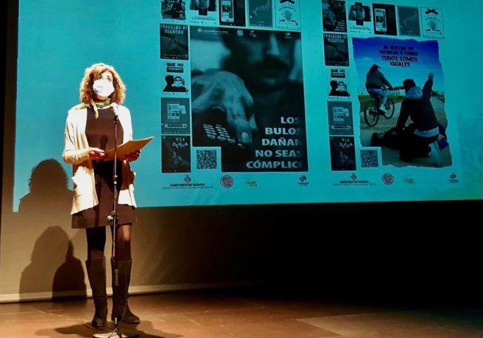 La concejala de Cooperación al Desarrollo y Migración, Maite Ibáñez, durante la presentación de 'Divercinema' en La Mutant,