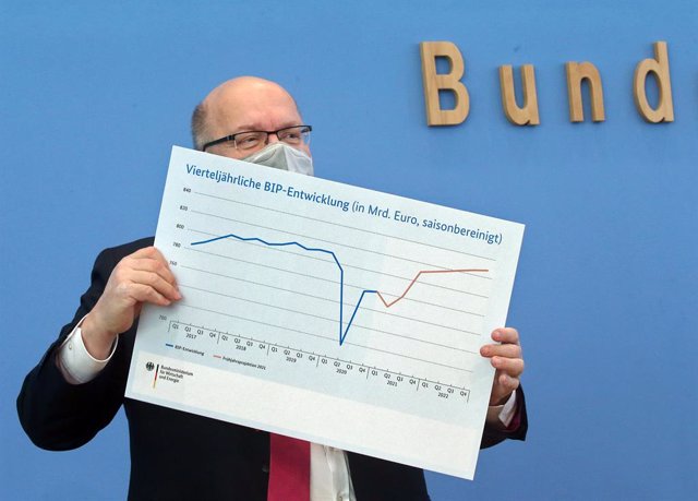 27 April 2021, Berlin: German Minister of Economics Peter Altmaier speaks during a press conference on the presentation of the Federal Government's Spring Projection 2021 at the Federal Press Conference. Photo: Wolfgang Kumm/dpa
