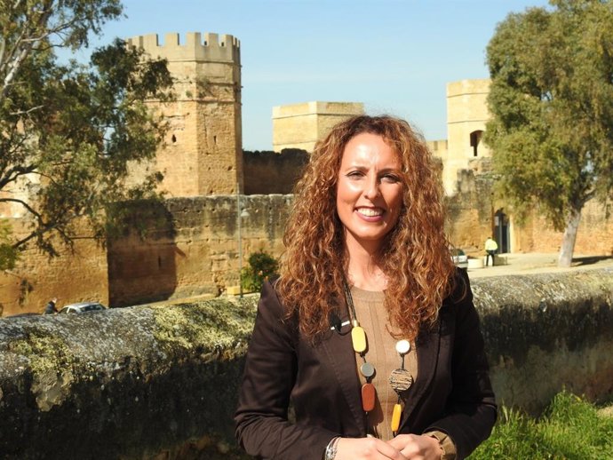 La edil naranja del Ayuntamiento de Alcalá de Guadaíra, Rosa Carro, ha explicado que la promoción estará compuesta en su mayoría de pisos, aunque habrá áticos y pisos adaptados para personas con movilidad reducida.