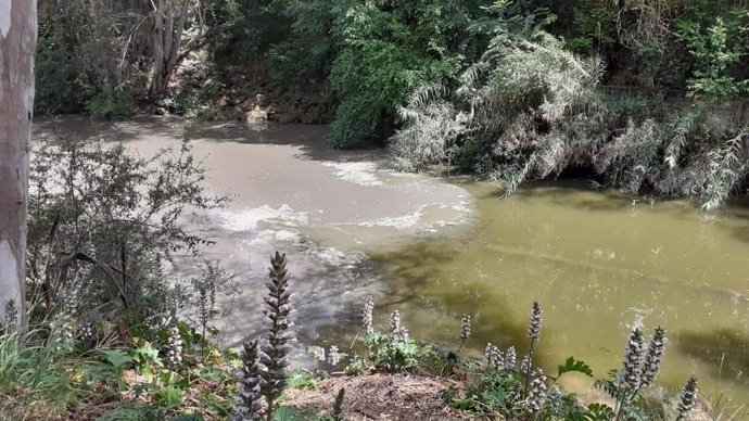 Vertido de aguas fecales en el Guadaíra