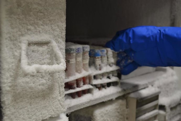 El Biobanco facilita más de 6.500 muestras biológicas humanas para investigar la COVID-19