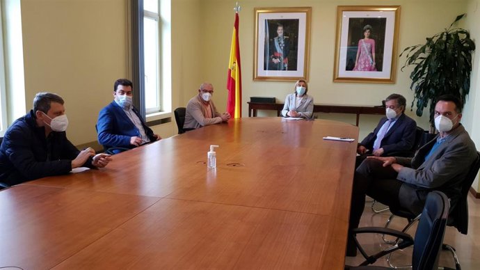 Reunión de la delegada del Gobierno en Asturias, Delia Losa, con los alcaldes de Allande, Salas y Tineo para informar sobre el argayo caído sobre la N-634