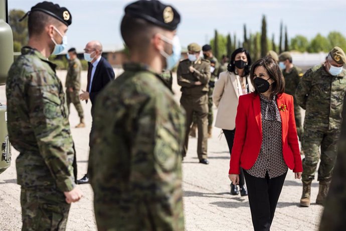La ministra de Defensa, Margarita Robles, durante su visita a la Brigada 'Aragón, a 19 de abril de 2021, en Zaragoza, Aragón, (España). 