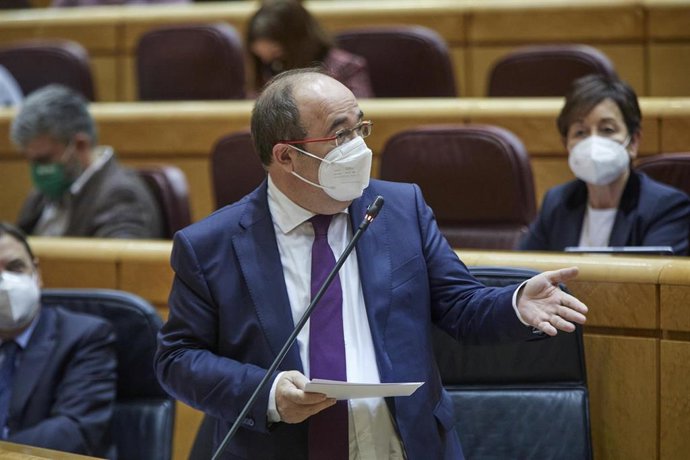 Archivo - El ministro de Política Territorial, Miquel Iceta interviene durante una sesión de control al Gobierno en el Senado, en Madrid (España), a 2 de febrero de 2021. Durante el pleno, el Ejecutivo se enfrenta esta vez a preguntas relacionadas con l