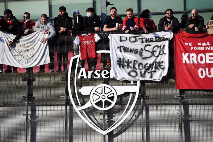 Aficionados del Arsenal piden la dimisión del actual propietario