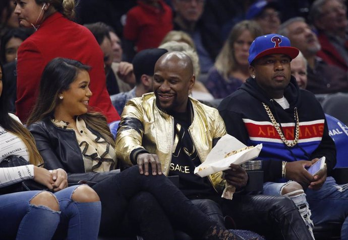 Archivo - Floyd Mayweather durante un partido de baloncesto en Los Angeles