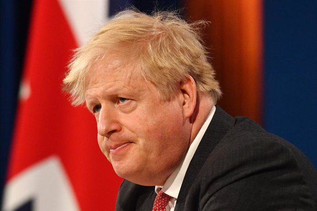 22 April 2021, United Kingdom, London: UK Prime Minister Boris Johnson participates in the international climate summit via video with US President Joe Biden (on-screen). The meeting is intended to underline the urgency and economic benefits of stronger