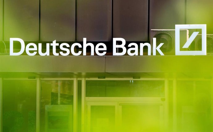 24 April 2021, Lower Saxony, Oldenburg: The Deutsche Bank logo is pictured on a branch in Oldenburg. Deutsche Bank posted its best quarterly figures in seven years, booking pre-tax profits for the first quarter at 1.6 billion euros (1.9 billion dollars)