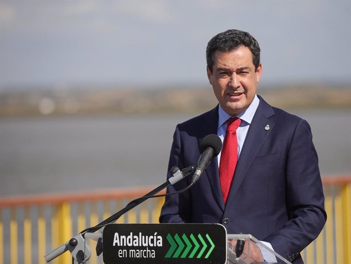 El presidente de la Junta, Juanma Moreno, en Ayamonte (Huelva).