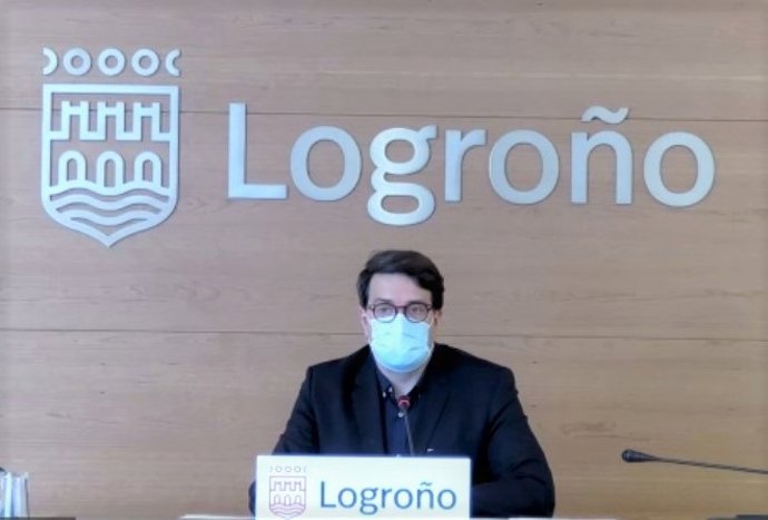 Kilian Cruz-Dunne, portavoz del equipo de Gobierno municipal, en la rueda de prensa de la Junta de Gobierno Local.