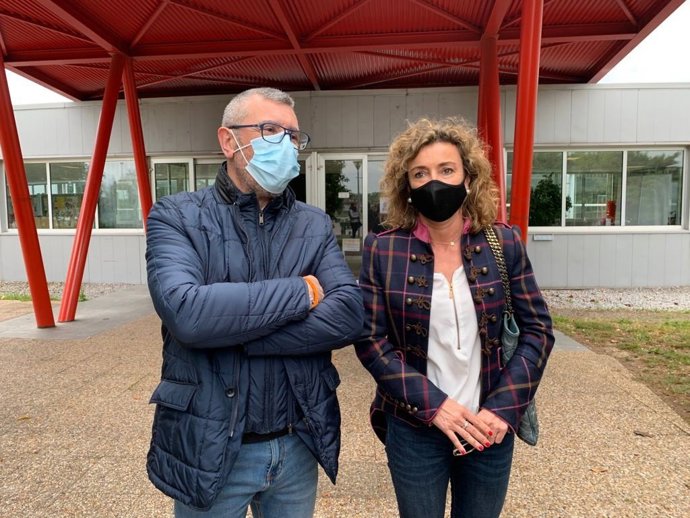 La portavoz de Ciudadanos, Susana Fernández, y el portavoz del Grupo Municipal de Ciudadanos en Gijón, José Carlos Fernández Sarasola, visitan la Escuela Politécnica de Gijón