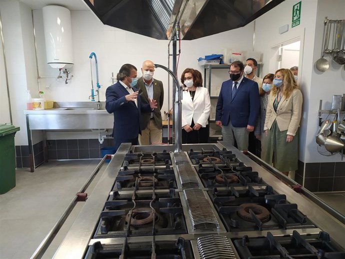 Imbroda destaca que las obras para albergar los ciclos del IES Maese Rodrigo de Carmona son un ejemplo de que la FP es prioritaria