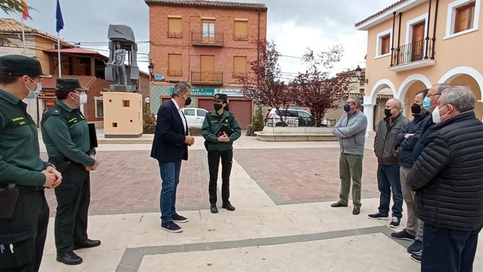 Visita a Utrillas de la jefa de la Comandancia de la Guardia Civil de Teruel, Silvia Gil