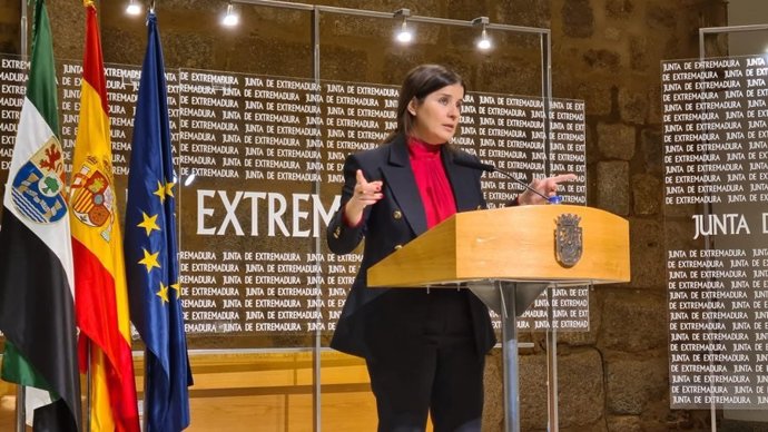 La portavoz de la Junta de Extremadura, Isabel Gil Rosiña, en rueda de prensa tras el Consejo de Gobierno autonómico