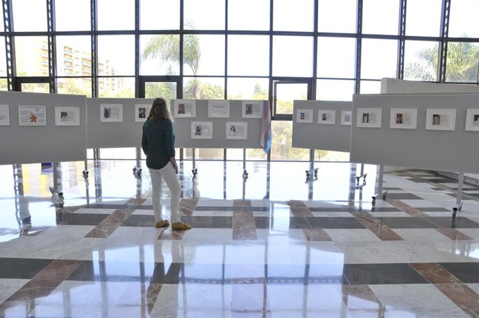 Exposición en el hall del Hospital de Gran Canaria Dr. Negrín