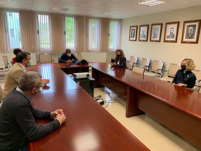 Reunion de  la portavoz de Ciudadanos en la Junta General del Principado, Susana Fernández, con responsables de la Escuela Politécnica de  Ingeniería de Gijón