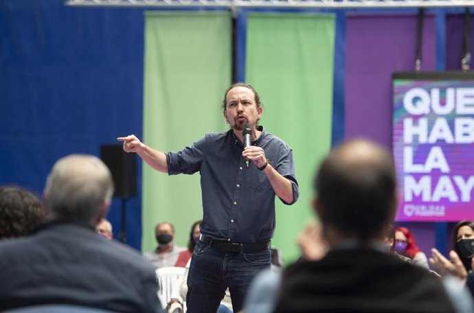 El candidato de Unidas Podemos a la Presidencia de la Comunidad, Pablo Iglesias interviene durante un acto del partido en el Polideportivo municipal Cerro Buenavista de Getafe, a 27 de abril de 2021, en Madrid (España). 
