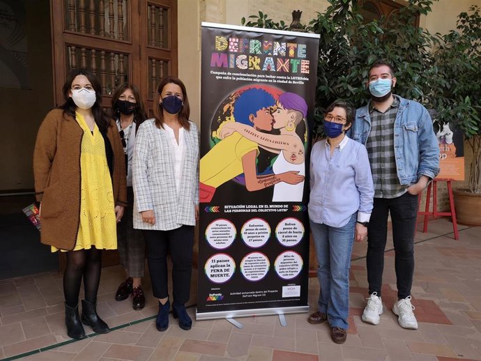 Gaya, con miembros de la asociación DeFrente, presenta una campaña para visibilizar la población migrante Lgtbi