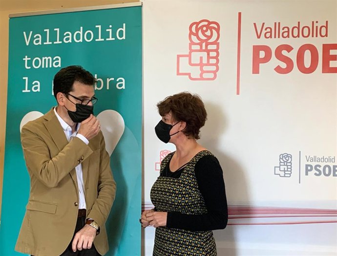 Los portavoces del Grupo Municipal Socialista, Pedro Herrero, y de VTLP, María Sánchez.