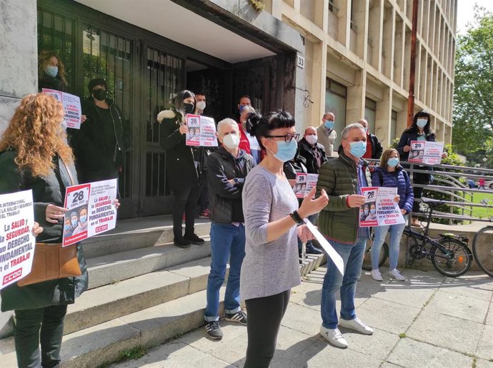 CCOO se concentra en su sede para pedir incremento de los recursos en materia preventiva