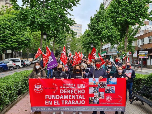 Delegados de UGT se concentran en Cáceres en el Día Internacional de la Salud y la Seguridad en el Trabajo